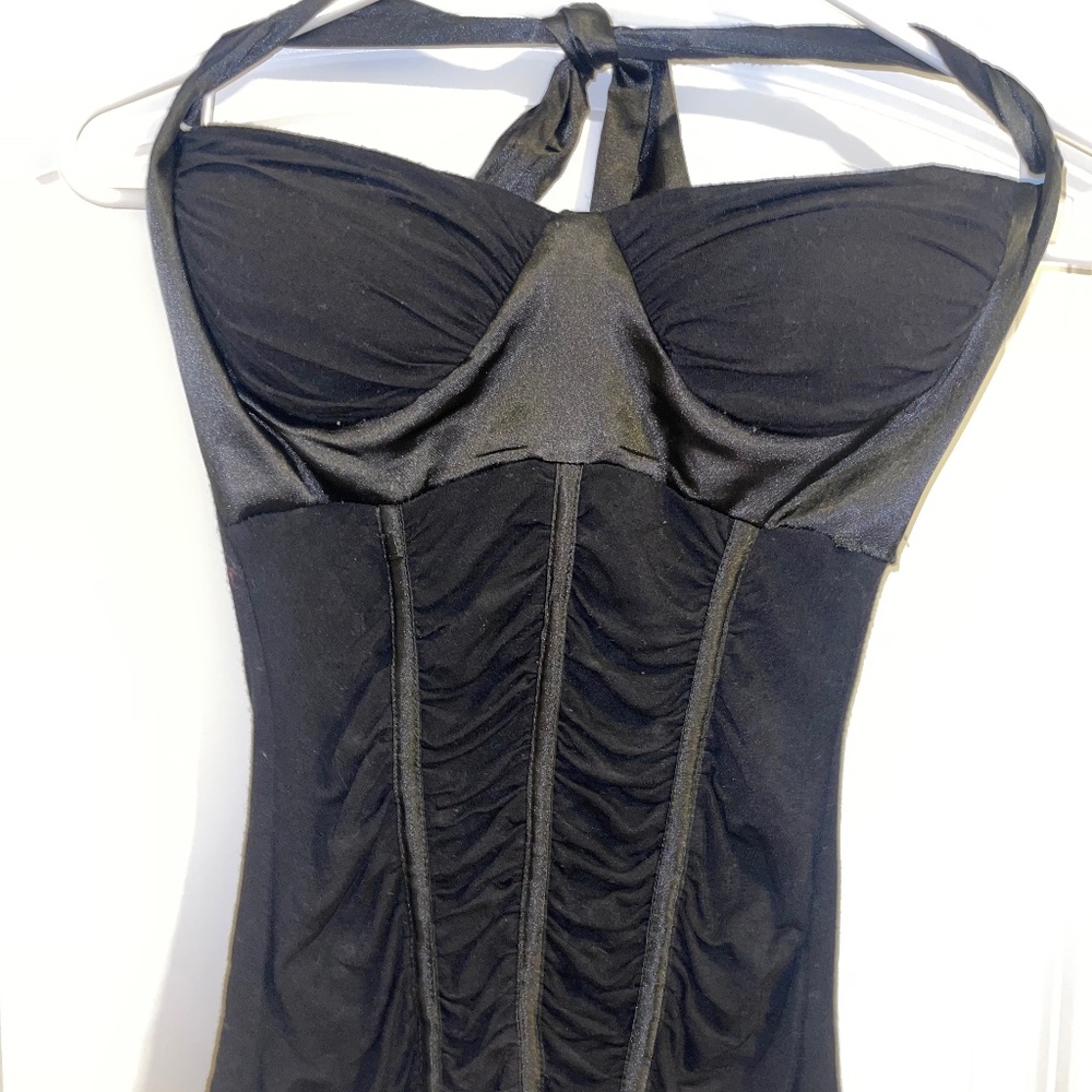 Black backless  top